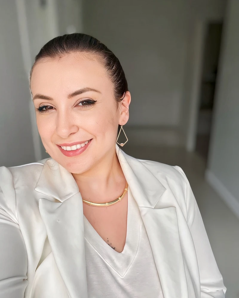 Dra. Caroline Santos - Cirurgiã-Dentista em Atibaia